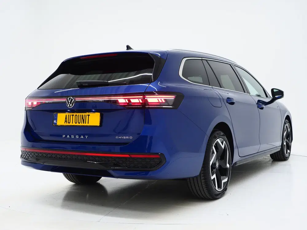 Volkswagen Passat 1.5 eHybrid R-Line Black uit 2025, foto 9