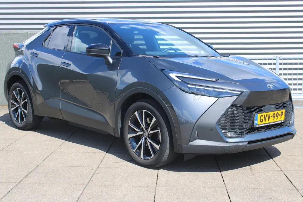 Toyota C-HR 2.0 Plug-in Hybrid 220 Dynamic uit 2024, foto 2