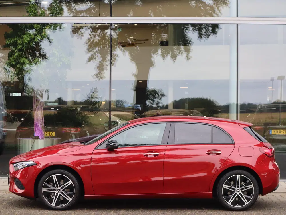 Mercedes-Benz A-Klasse 250 e Star Edition Luxury Line l Trek uit 2025, foto 4