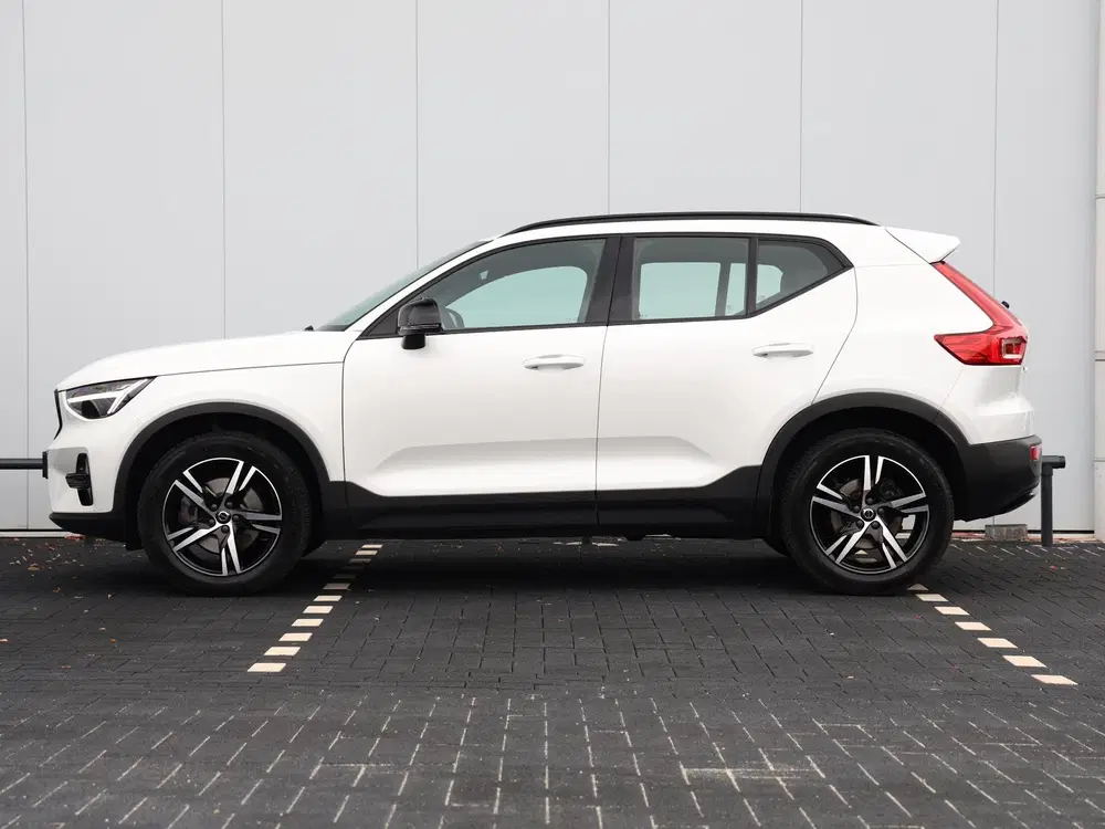 Volvo XC40 2.0 B4 Plus Dark 197 pk uit 2024, foto 11