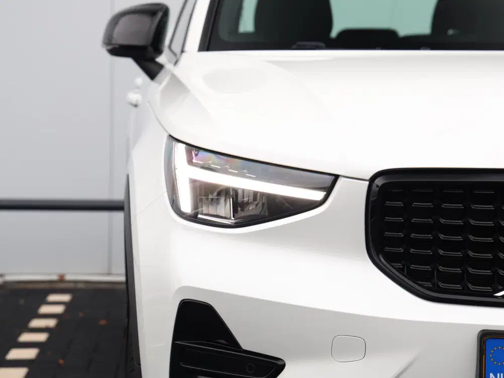 Volvo XC40 2.0 B4 Plus Dark 197 pk uit 2024, foto 14