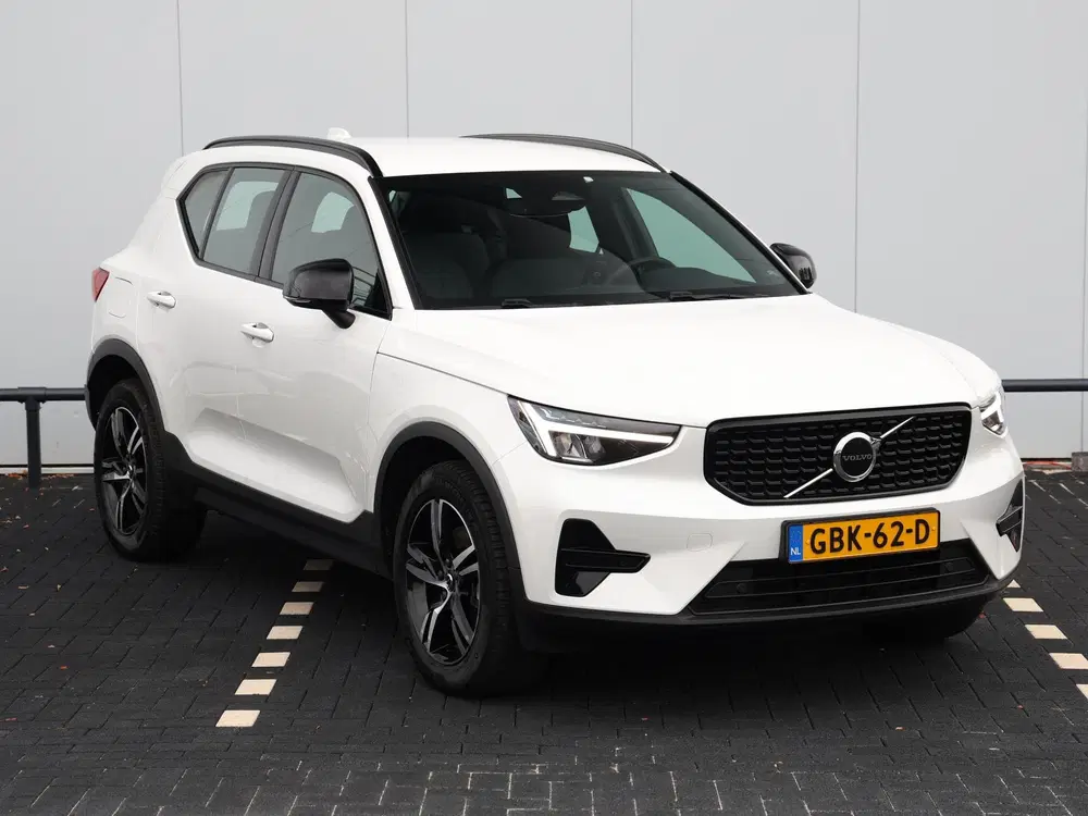 Volvo XC40 2.0 B4 Plus Dark 197 pk uit 2024, foto 3