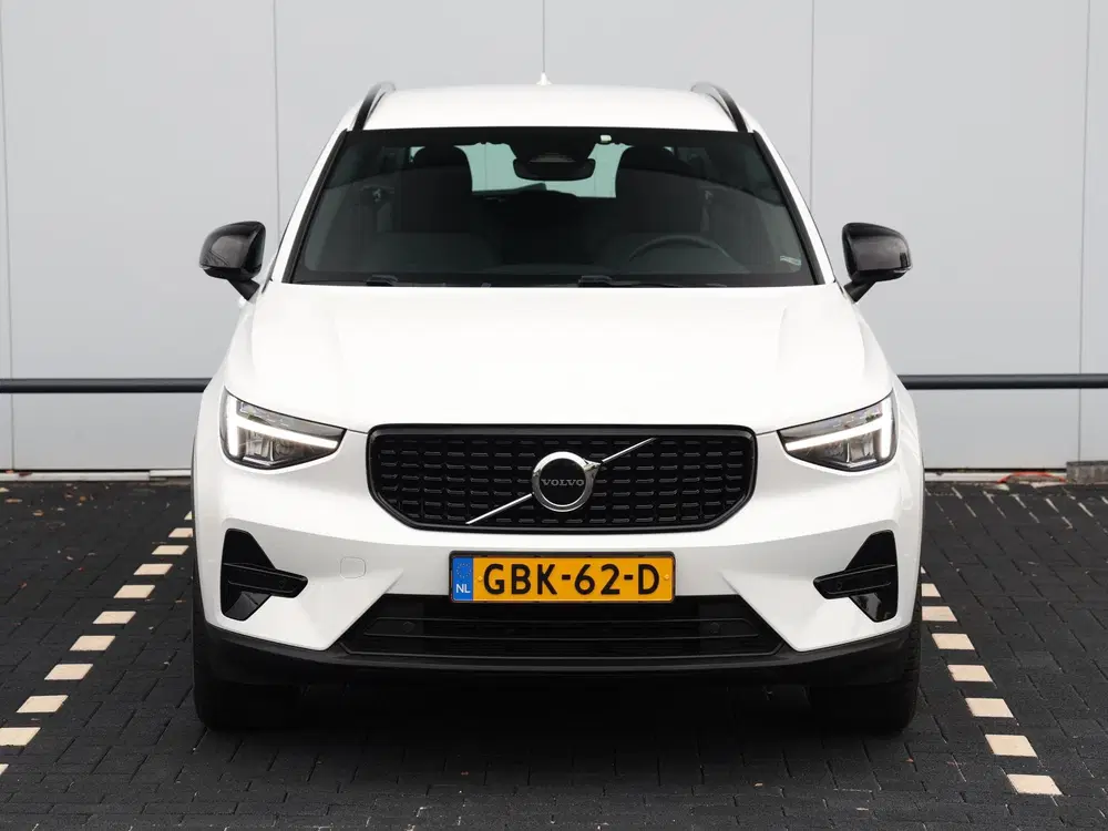 Volvo XC40 2.0 B4 Plus Dark 197 pk uit 2024, foto 4