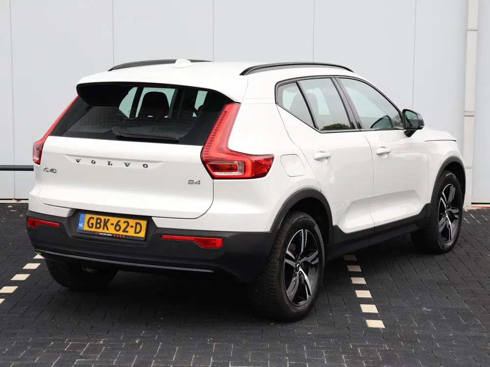 Volvo XC40 2.0 B4 Plus Dark 197 pk uit 2024, foto 5