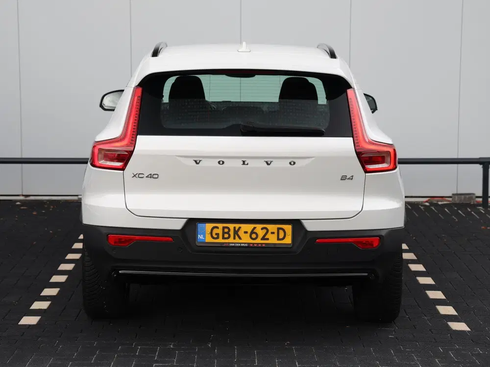 Volvo XC40 2.0 B4 Plus Dark 197 pk uit 2024, foto 6
