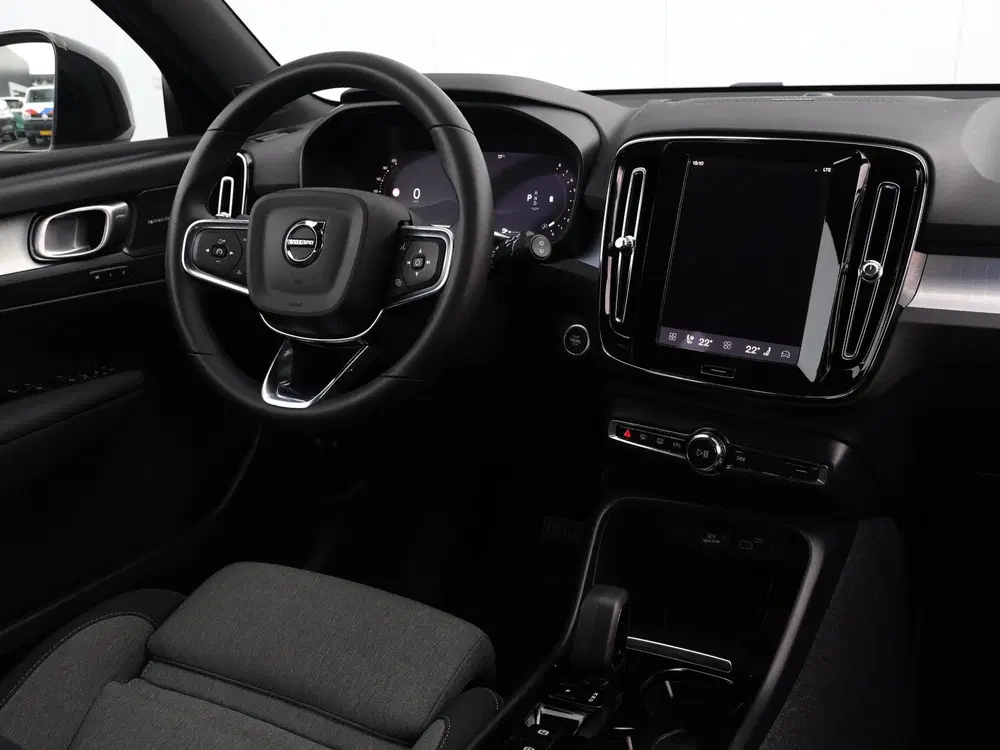 Volvo XC40 2.0 B4 Plus Dark 197 pk uit 2024, foto 7