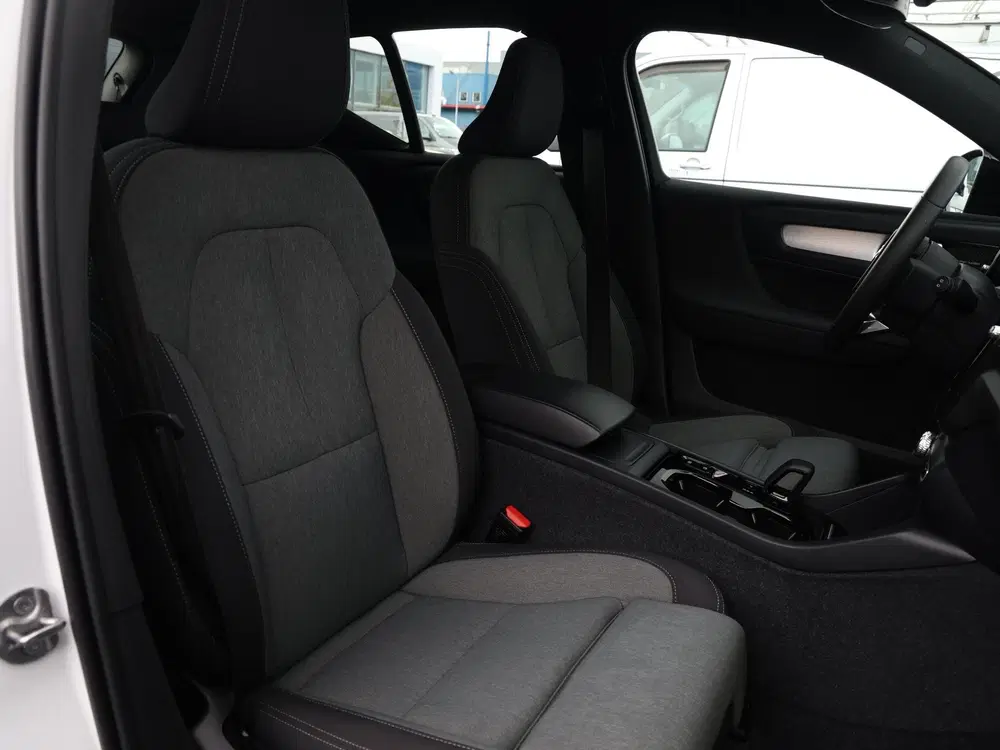 Volvo XC40 2.0 B4 Plus Dark 197 pk uit 2024, foto 8