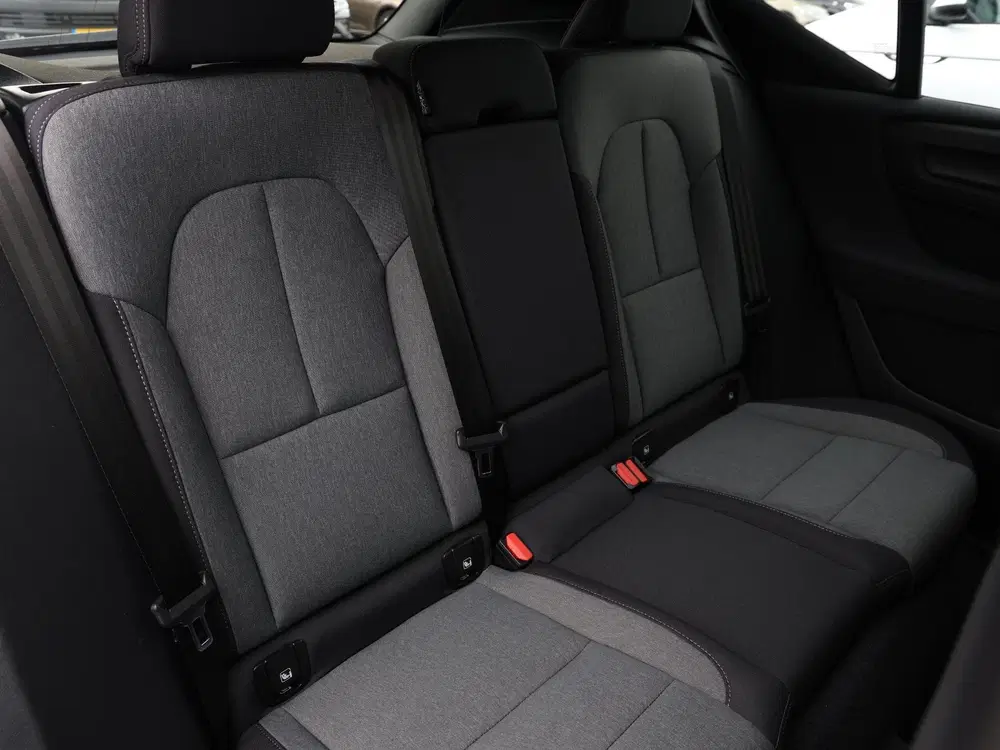 Volvo XC40 2.0 B4 Plus Dark 197 pk uit 2024, foto 9