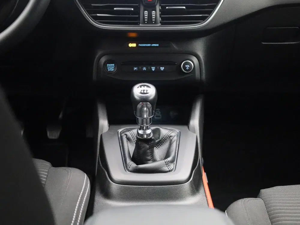 Ford Focus 1.0 EcoBoost Hybrid Titanium uit 2023, foto 11