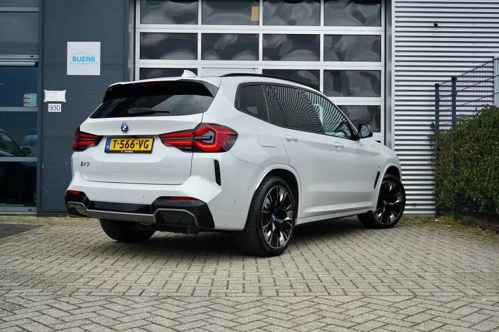 BMW iX3 High Exe. 80 kWh uit 2023, foto 2