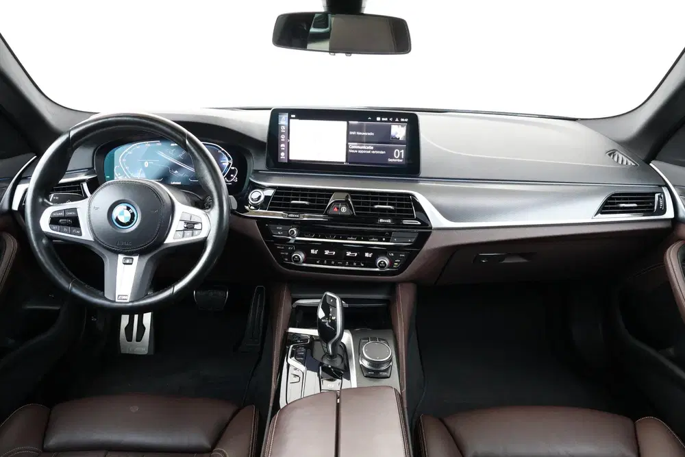 BMW 5-serie 530e Business Edition Plus uit 2023, foto 12