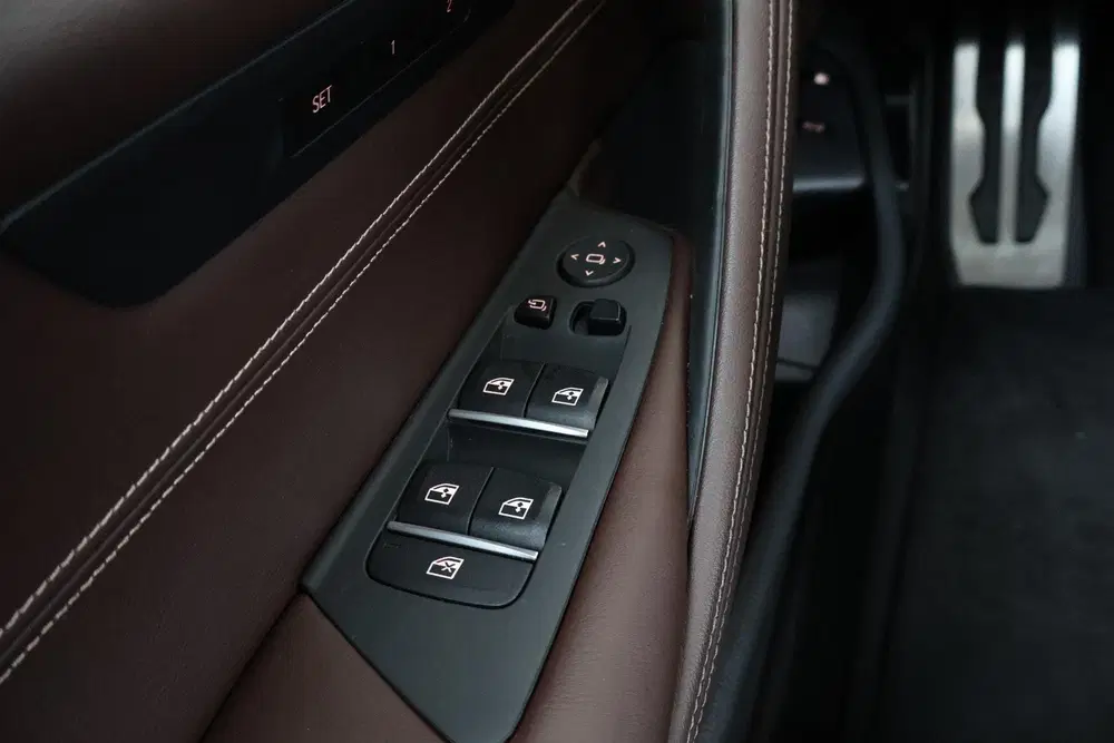 BMW 5-serie 530e Business Edition Plus uit 2023, foto 15