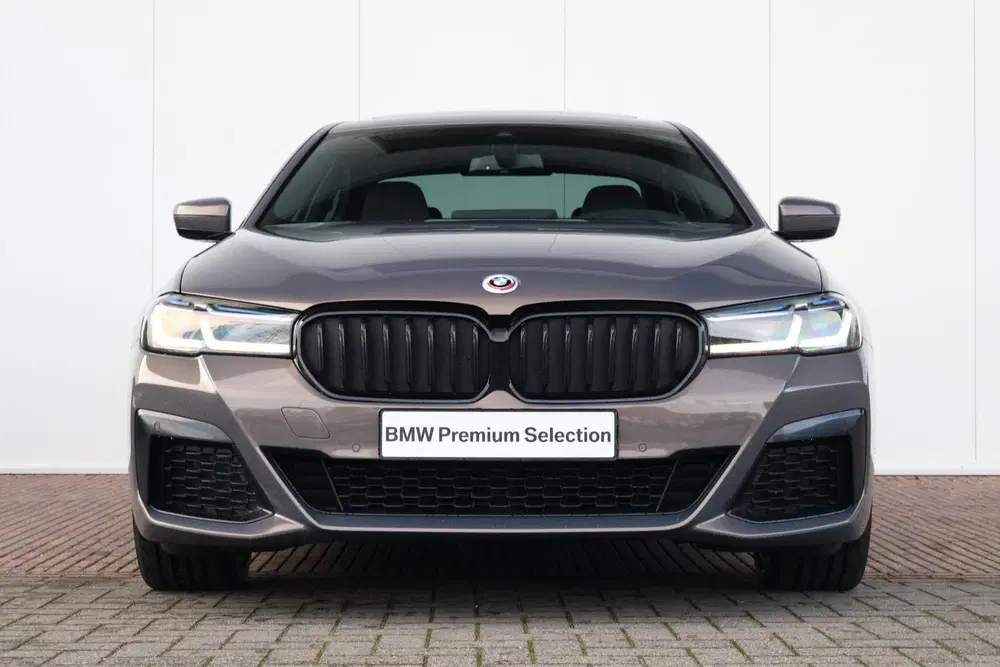 BMW 5-serie 530e Business Edition Plus uit 2023, foto 2