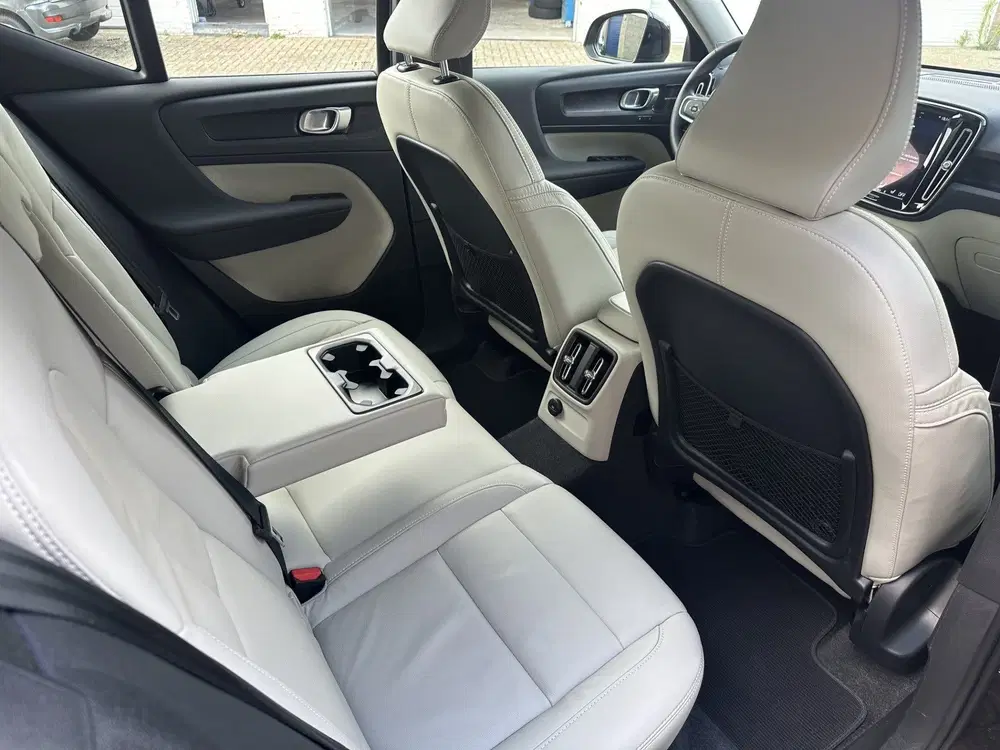 Volvo XC40 1.5 T5 Recharge Inscription *NAVI*LEDER*EL uit 2023, foto 14