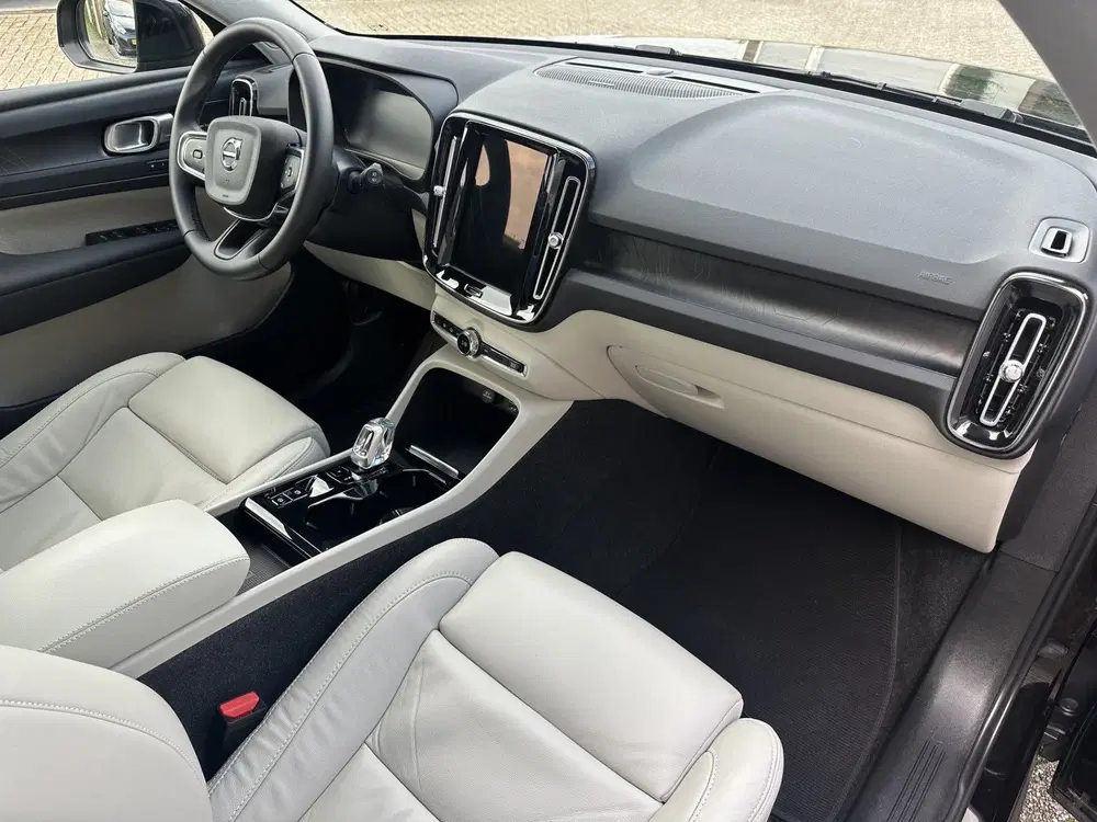 Volvo XC40 1.5 T5 Recharge Inscription *NAVI*LEDER*EL uit 2023, foto 15