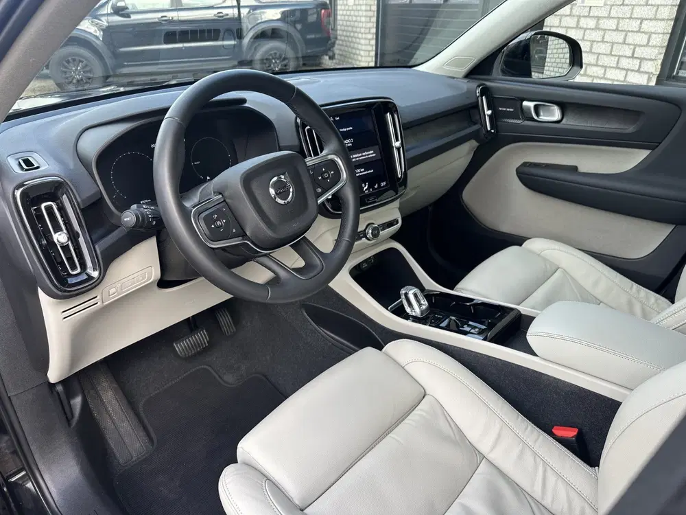 Volvo XC40 1.5 T5 Recharge Inscription *NAVI*LEDER*EL uit 2023, foto 8