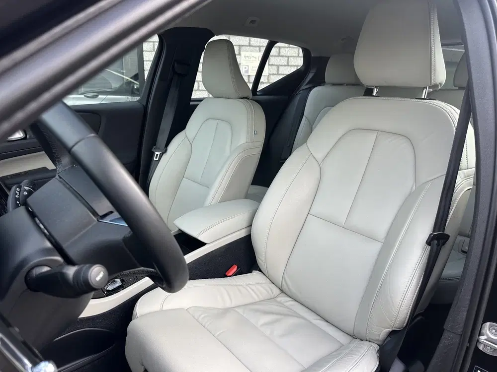 Volvo XC40 1.5 T5 Recharge Inscription *NAVI*LEDER*EL uit 2023, foto 9