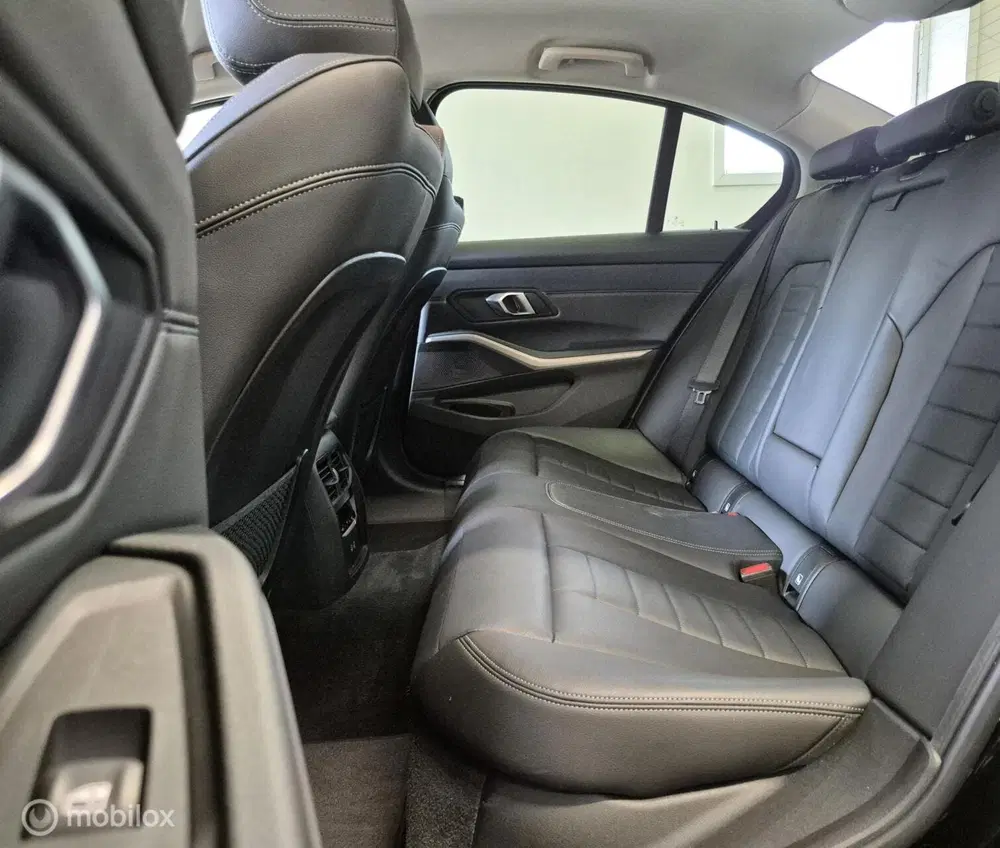 BMW 3-serie 320e Business Edition Plus uit 2022, foto 11