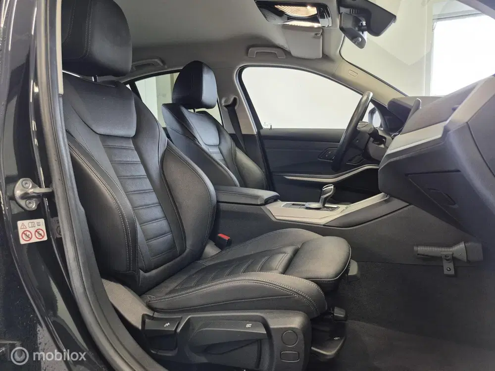 BMW 3-serie 320e Business Edition Plus uit 2022, foto 12