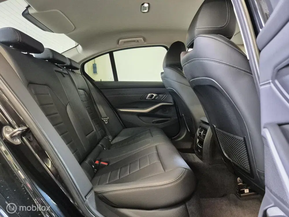 BMW 3-serie 320e Business Edition Plus uit 2022, foto 13