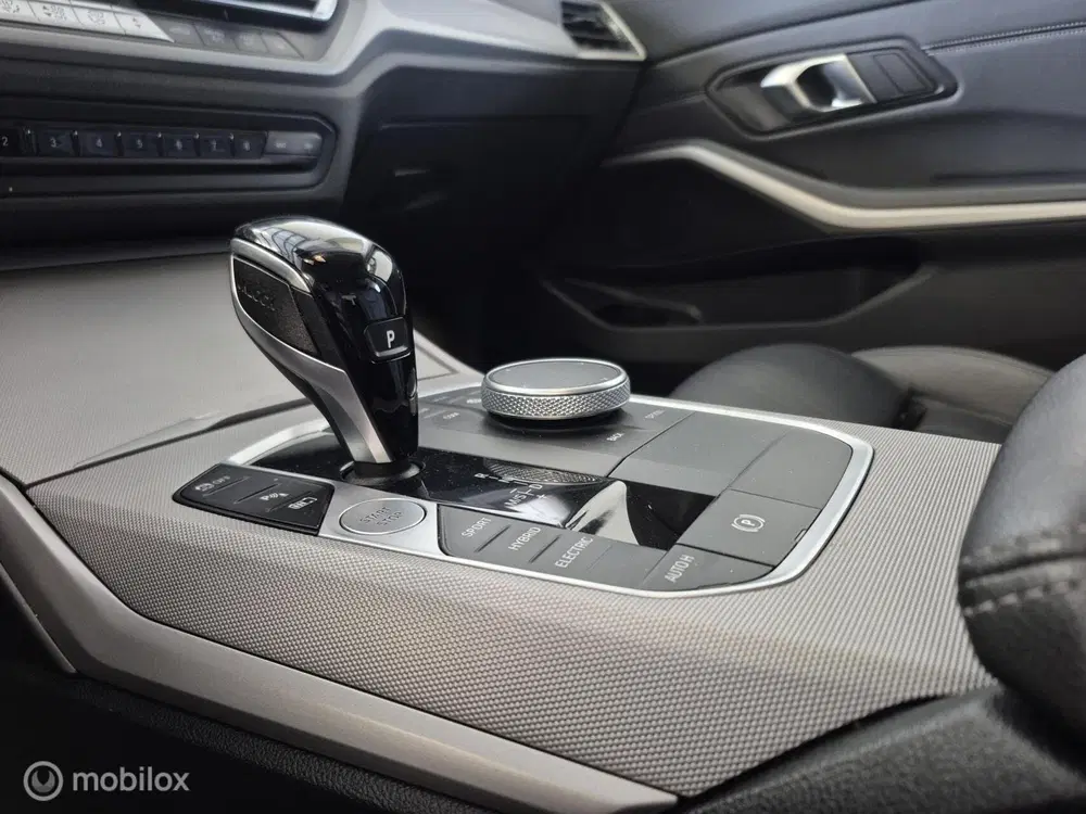 BMW 3-serie 320e Business Edition Plus uit 2022, foto 14