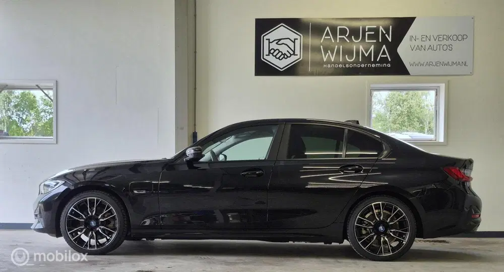 BMW 3-serie 320e Business Edition Plus uit 2022, foto 4