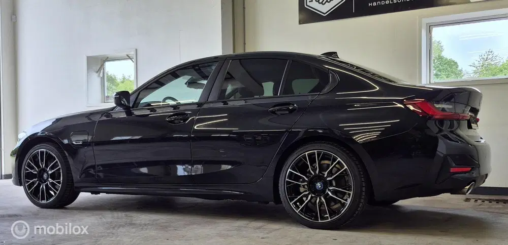 BMW 3-serie 320e Business Edition Plus uit 2022, foto 6