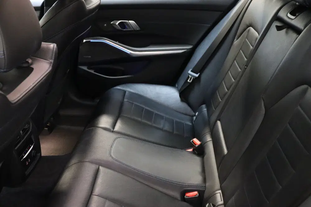 BMW 3-serie 330i High Executive M Sport Pakket Automaa uit 2019, foto 14