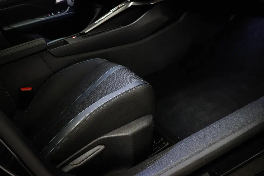 Peugeot 308 1.2 Hybrid 136 e-DCS6 GT uit 2025, foto 10