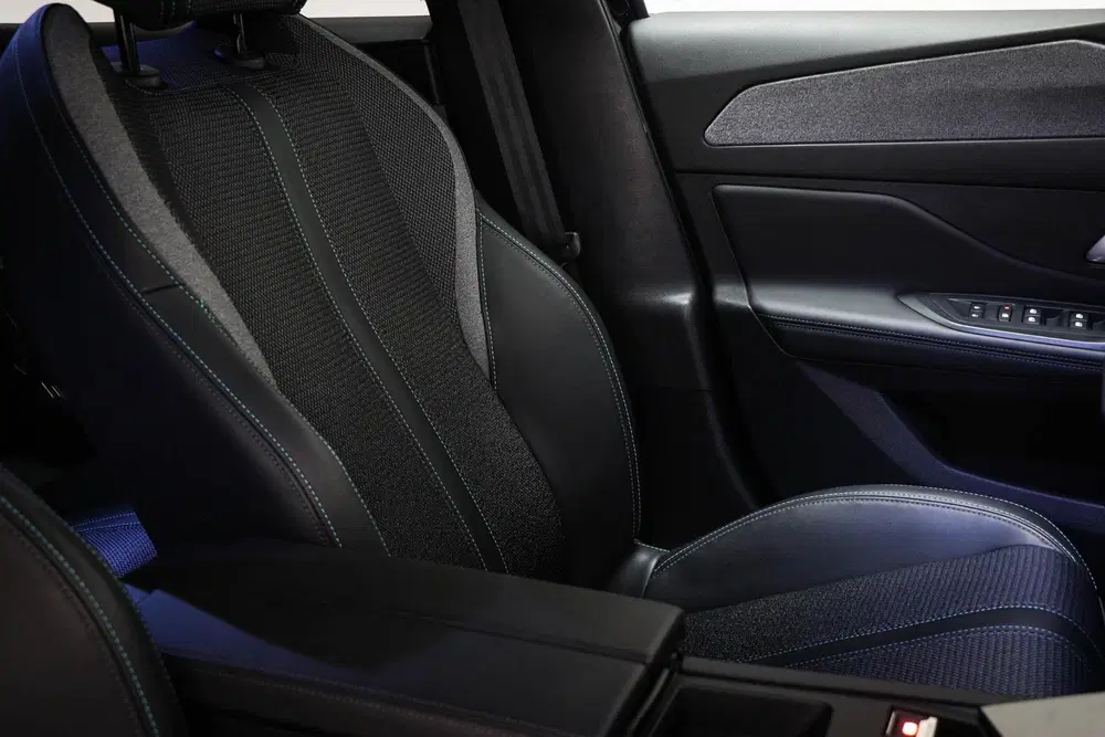 Peugeot 308 1.2 Hybrid 136 e-DCS6 GT uit 2025, foto 9