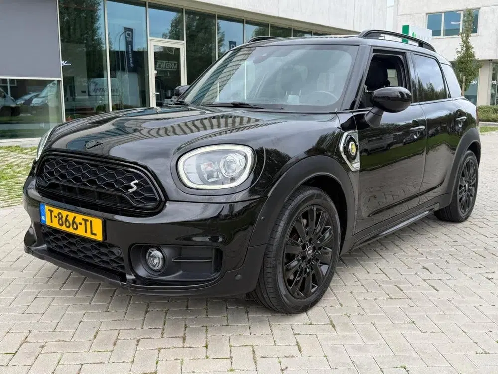 Mini Countryman 1.5 Cooper SE ALL4 Chili Black Full Option uit 2019