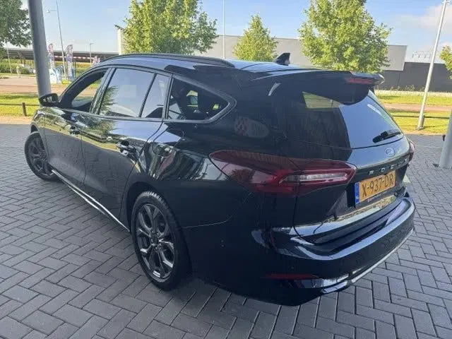 Ford Focus 1.0 ECOBOOST HYBRID ST LINE STYLE uit 2023, foto 2