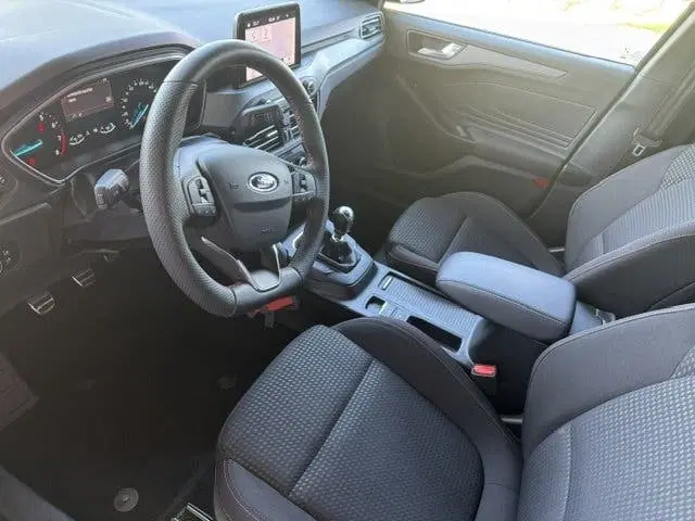 Ford Focus 1.0 ECOBOOST HYBRID ST LINE STYLE uit 2023, foto 9