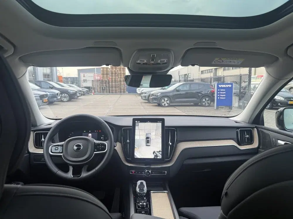Volvo XC60 T6 AWD Ultra Dark uit 2025, foto 10