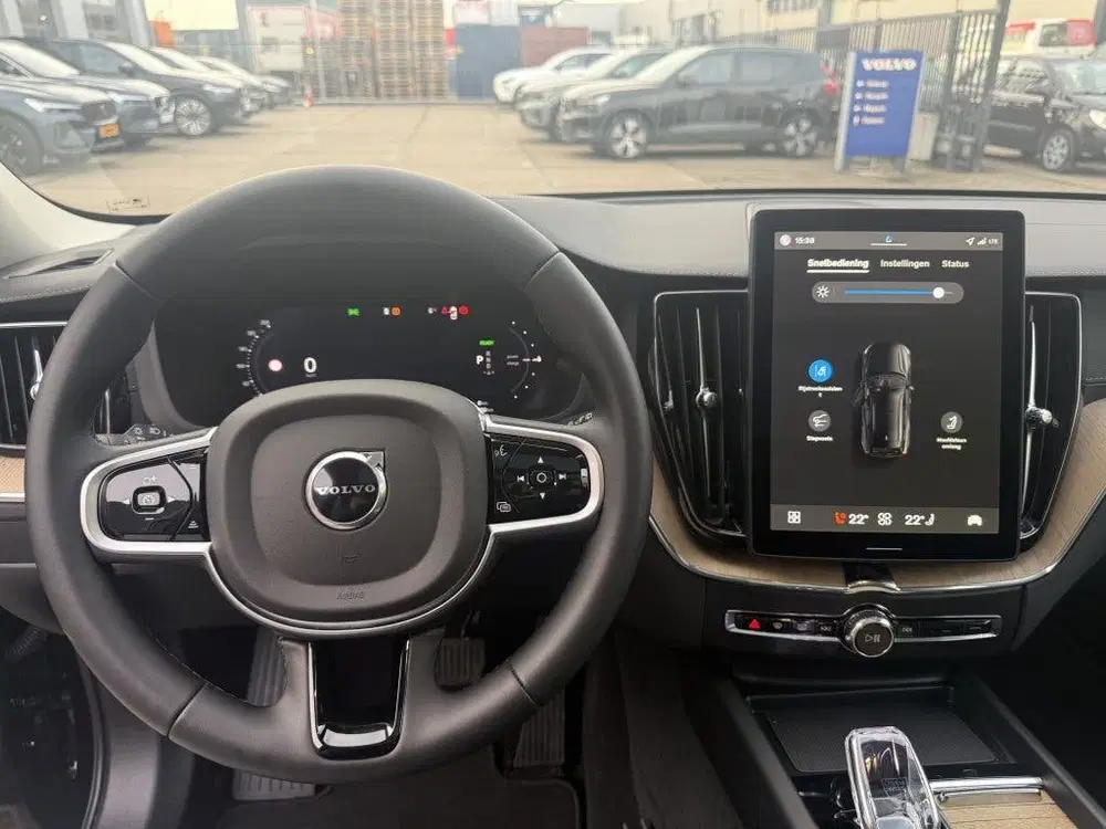 Volvo XC60 T6 AWD Ultra Dark uit 2025, foto 11