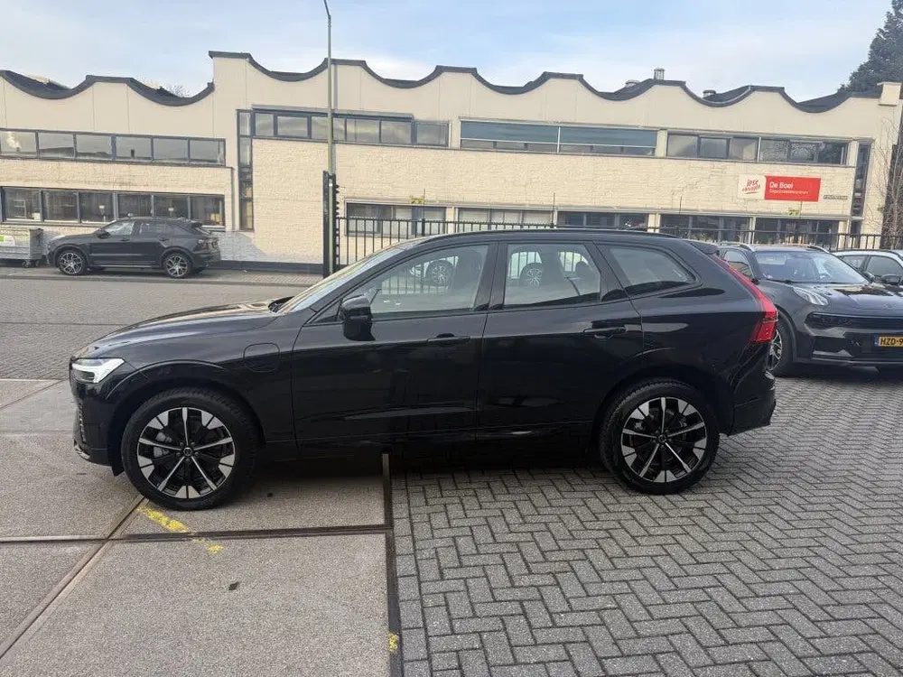 Volvo XC60 T6 AWD Ultra Dark uit 2025, foto 2
