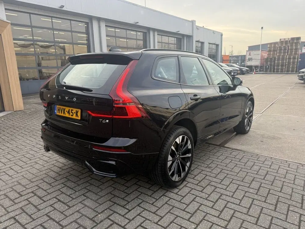 Volvo XC60 T6 AWD Ultra Dark uit 2025, foto 5