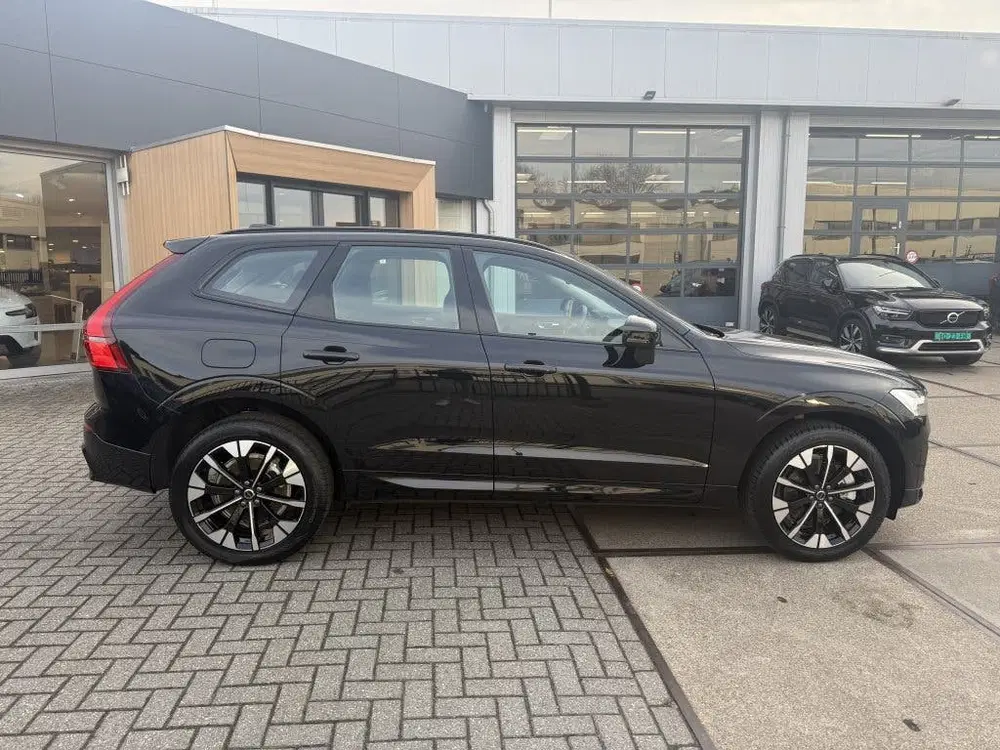 Volvo XC60 T6 AWD Ultra Dark uit 2025, foto 6