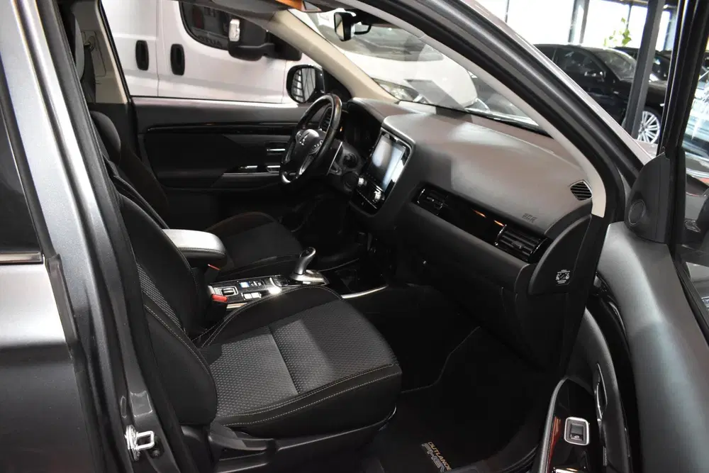 Mitsubishi Outlander 2.4 PHEV Plug-In CAMERA uit 2020, foto 10