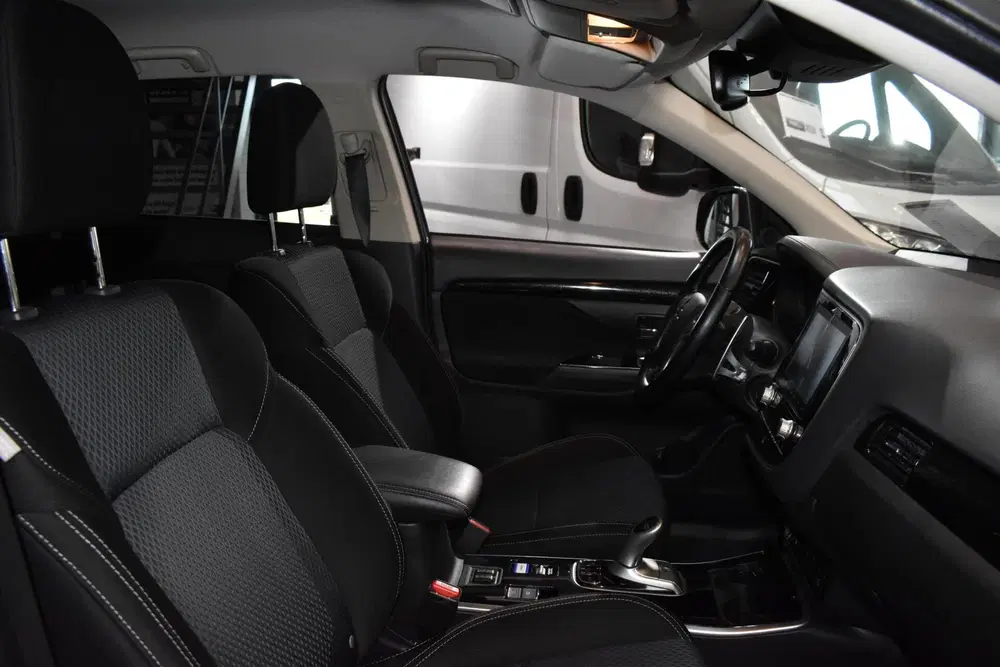 Mitsubishi Outlander 2.4 PHEV Plug-In CAMERA uit 2020, foto 15