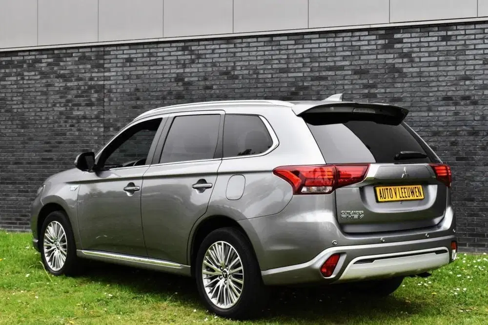 Mitsubishi Outlander 2.4 PHEV Plug-In CAMERA uit 2020, foto 4