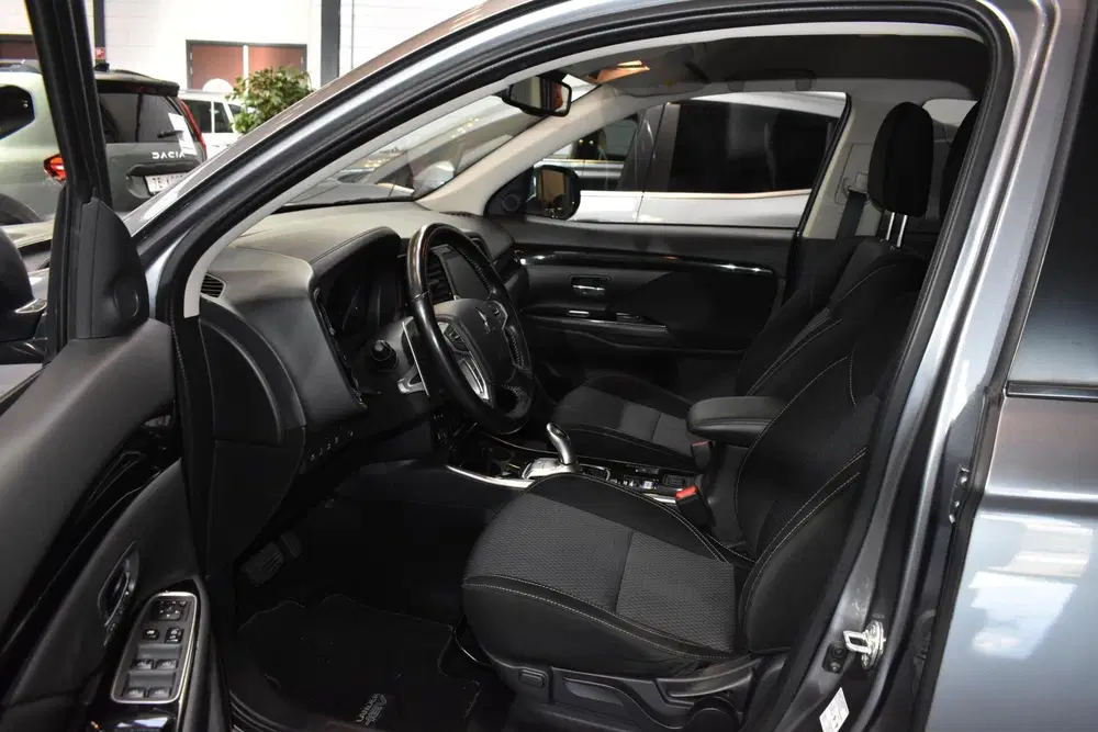 Mitsubishi Outlander 2.4 PHEV Plug-In CAMERA uit 2020, foto 6