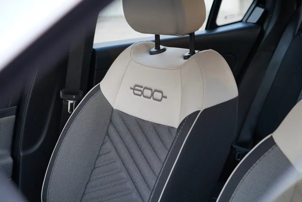 Fiat 600 1.2 Hybrid Urban Apple CarPlay Surround Vi uit 2024, foto 2