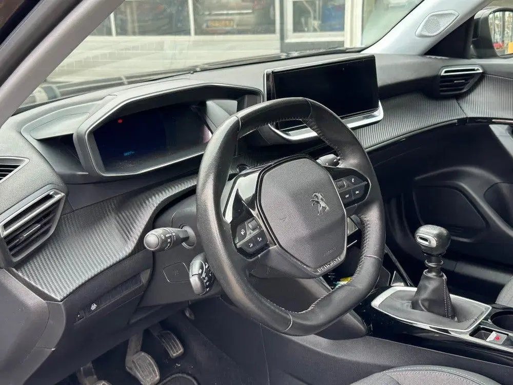 Peugeot 2008 1.2 PT ALLURE PACK uit 2021, foto 14