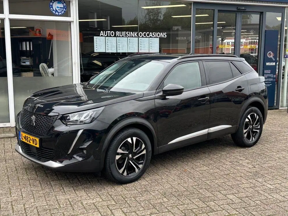 Peugeot 2008 1.2 PT ALLURE PACK uit 2021, foto 2