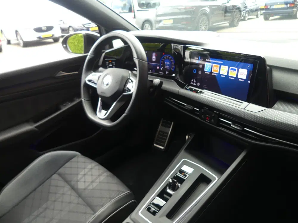Volkswagen Golf 2.0 TSI R-Line uit 2022, foto 2