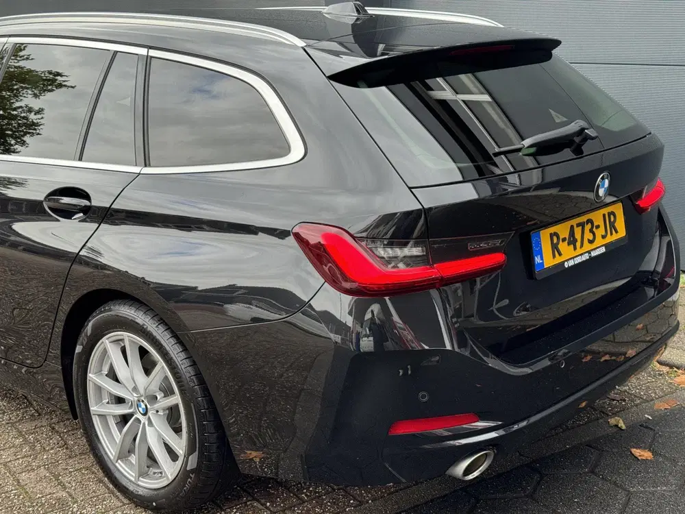 BMW 3-serie 318i uit 2022, foto 11