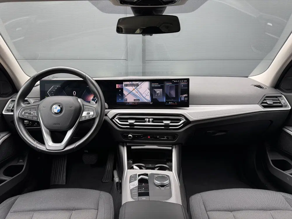 BMW 3-serie 318i uit 2022, foto 2