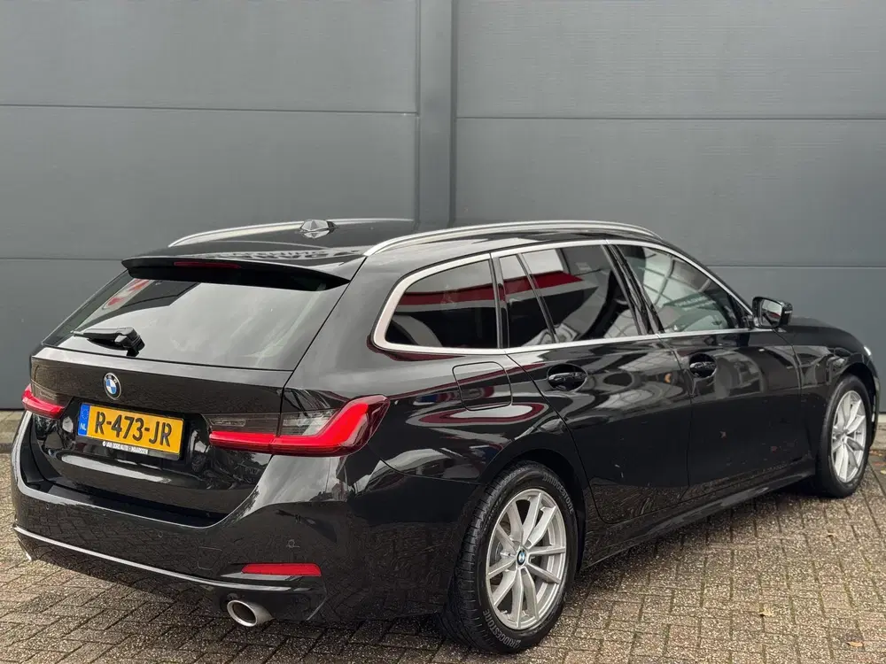 BMW 3-serie 318i uit 2022, foto 3