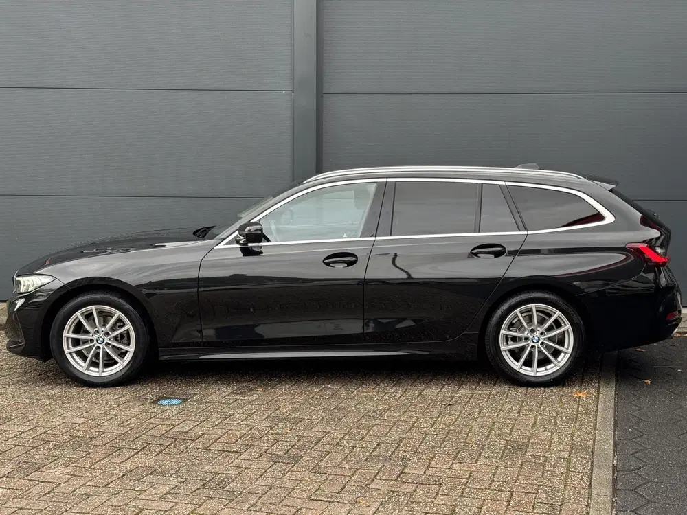 BMW 3-serie 318i uit 2022, foto 6